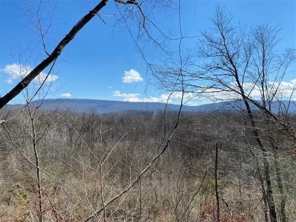 27+/acres with over 1400 feet of frontage on the Sequatchie River