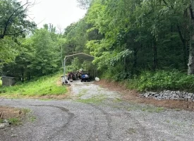 89.5+/-acres Unrestricted with Hunting Cabin