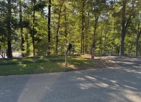 0.46+/-acre wooded lot on Mullins Cove Road in Whitwell TN