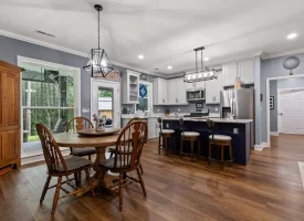 Beautiful custom-built home Nestled within the desirable Ridges at Franklin Forest