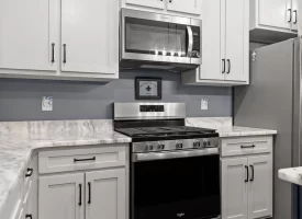 Beautiful custom-built home Nestled within the desirable Ridges at Franklin Forest