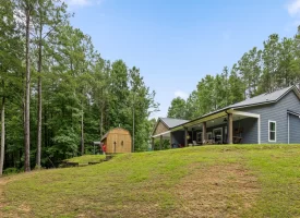 Beautiful custom-built home Nestled within the desirable Ridges at Franklin Forest