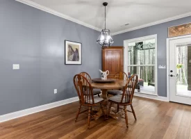 Beautiful custom-built home Nestled within the desirable Ridges at Franklin Forest