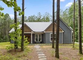 Beautiful custom-built home Nestled within the desirable Ridges at Franklin Forest