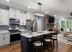 Beautiful custom-built home Nestled within the desirable Ridges at Franklin Forest