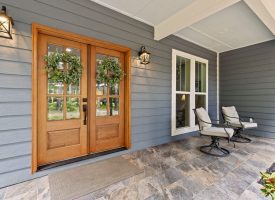 Beautiful custom-built home Nestled within the desirable Ridges at Franklin Forest