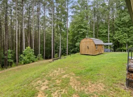 Beautiful custom-built home Nestled within the desirable Ridges at Franklin Forest