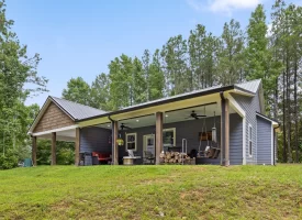 Beautiful custom-built home Nestled within the desirable Ridges at Franklin Forest